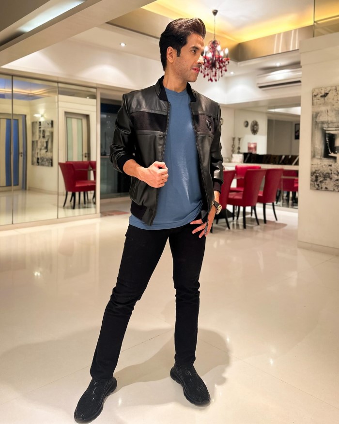 जानकारी के लिए आपको बता दें कि तुषार कपूर ने आज तक शादी नहीं की है और इसके बावजूद भी वह सरोगेसी की सहायता से एक बेटे के पिता बन चुके हैं