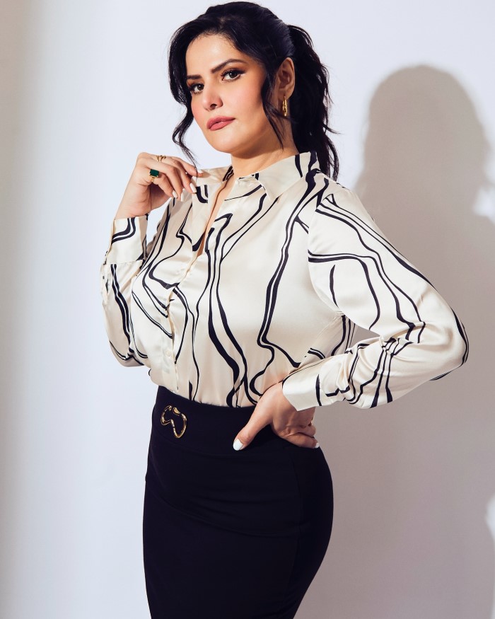 जरीन खान बॉलीवुड की एक मशहूर अभिनेत्री है और आपको बता दें कि 37 साल की उम्र में भी आज भी वह सिंगल है