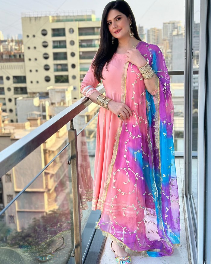 एक्ट्रेस ने आगे कहा कि आयरनी ऑफ़ लाइफ है कि मैं शादी नहीं करना चाहती हूं और आप इसे बैगेज भी कह सकते हो या फिर कुछ और भी