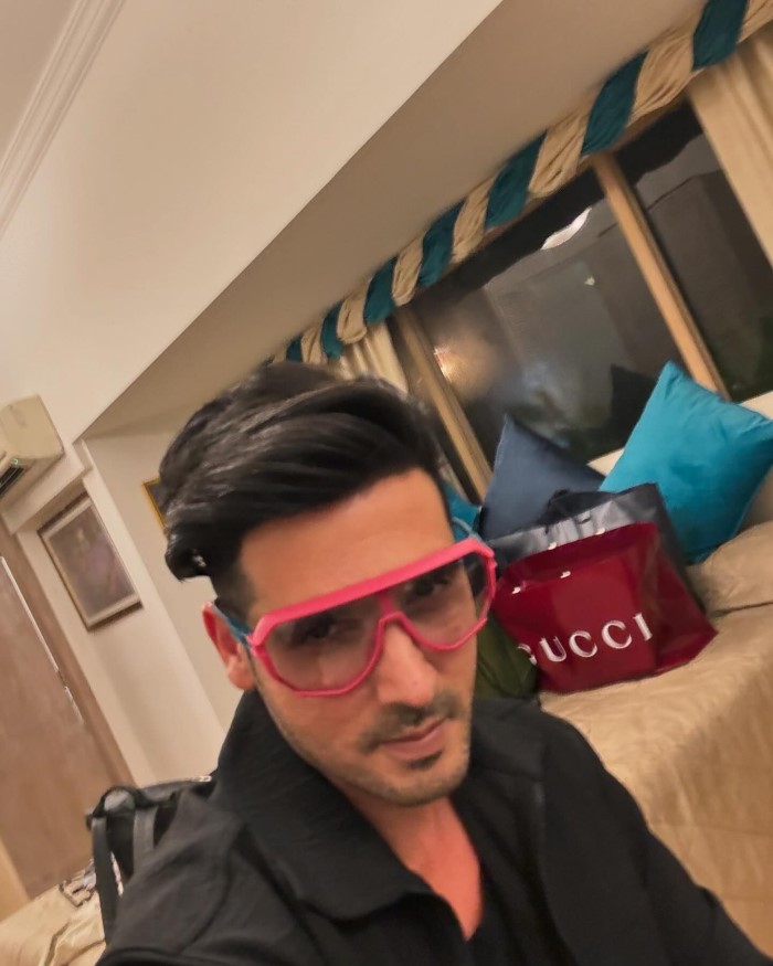 जायद खान बॉलीवुड इंडस्ट्री के एक मशहूर अभिनेता है और आपको बता दे कि उन्होंने फिल्म चुरा लिया है तुमने से बॉलीवुड डेब्यू किया था
