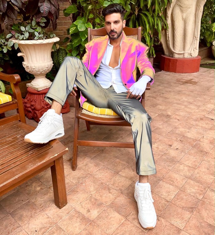 जानकारी के लिए आपको बता दें कि जायद खान ने आखिरी बार शराफत गई तेल लेने फिल्म में काम किया था
