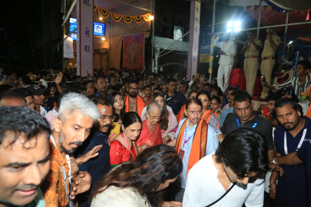 Aishwarya Rai Attends GSB Ganpati Darshan with Mom and Daughter