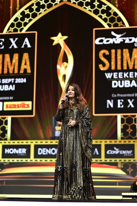 Aishwarya Rai Bachchan And Daughter Aaradhya Dazzle At SIIMA 2024