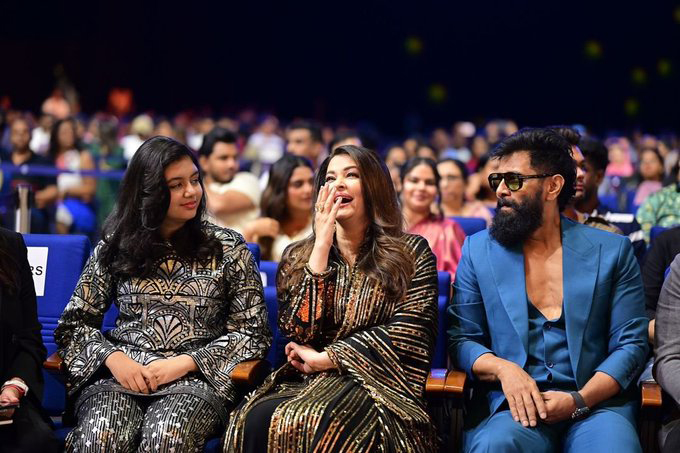 Aishwarya Rai Bachchan And Daughter Aaradhya Dazzle At SIIMA 2024