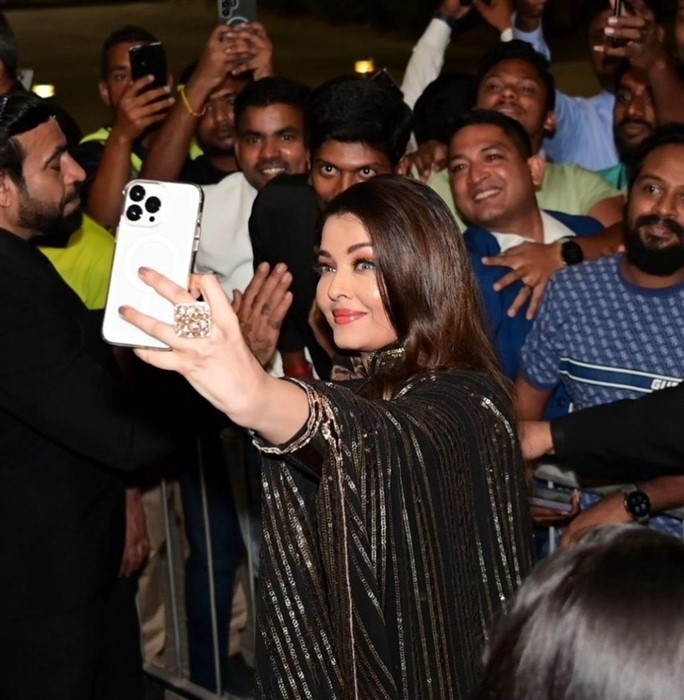 Aishwarya Rai Bachchan And Daughter Aaradhya Dazzle At SIIMA 2024
