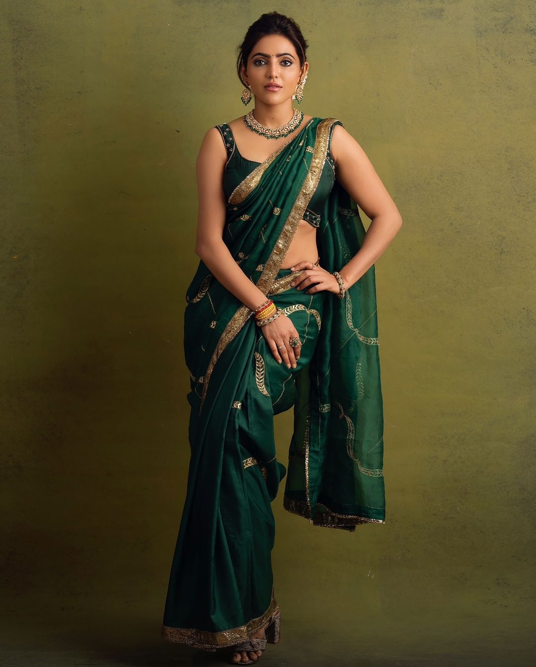 Athulya Ravi's Breathtaking Green Saree Ensemble.