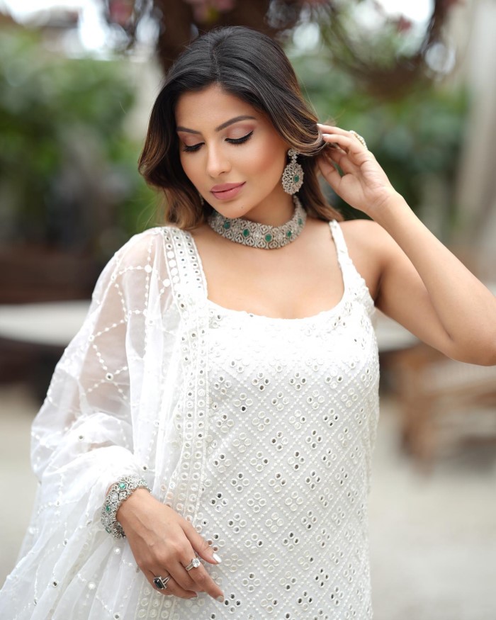 सना सुल्तान से जब सवाल किया गया कि क्या वह अभी भी किसी के साथ रिलेशनशिप में है