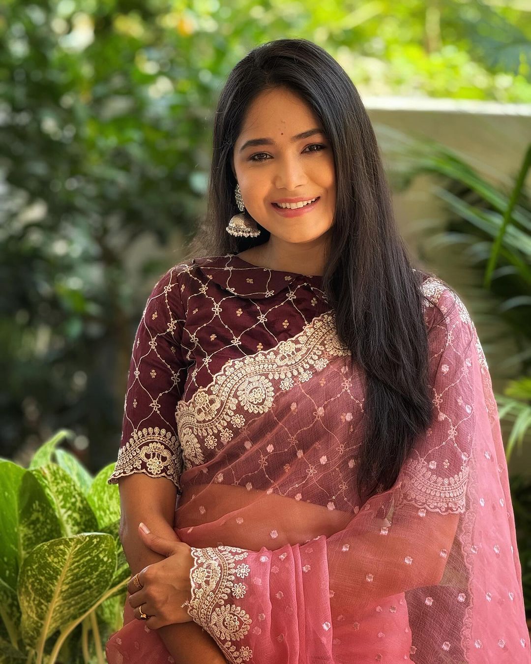 Mokshitha Pai is a popular Kannada television actress known for her roles in daily soaps like “Paaru” and 
