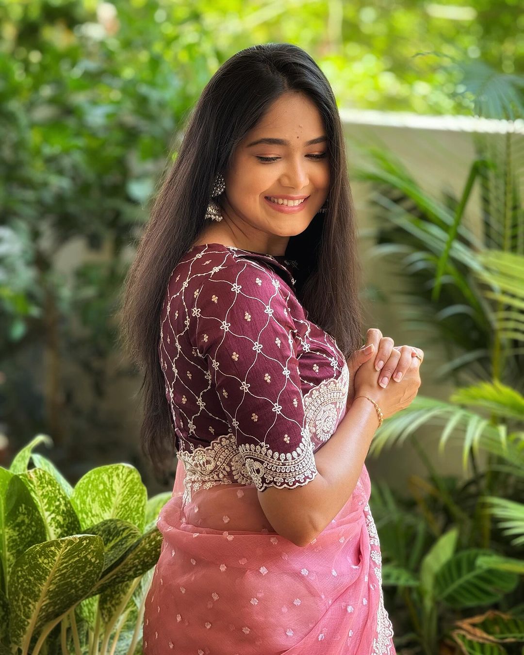 Mokshitha Pai is a popular Kannada television actress known for her roles in daily soaps like “Paaru” and 