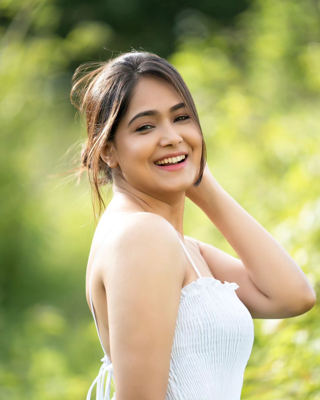 Mokshitha Pai is a popular Kannada television actress known for her roles in daily soaps like “Paaru” and 