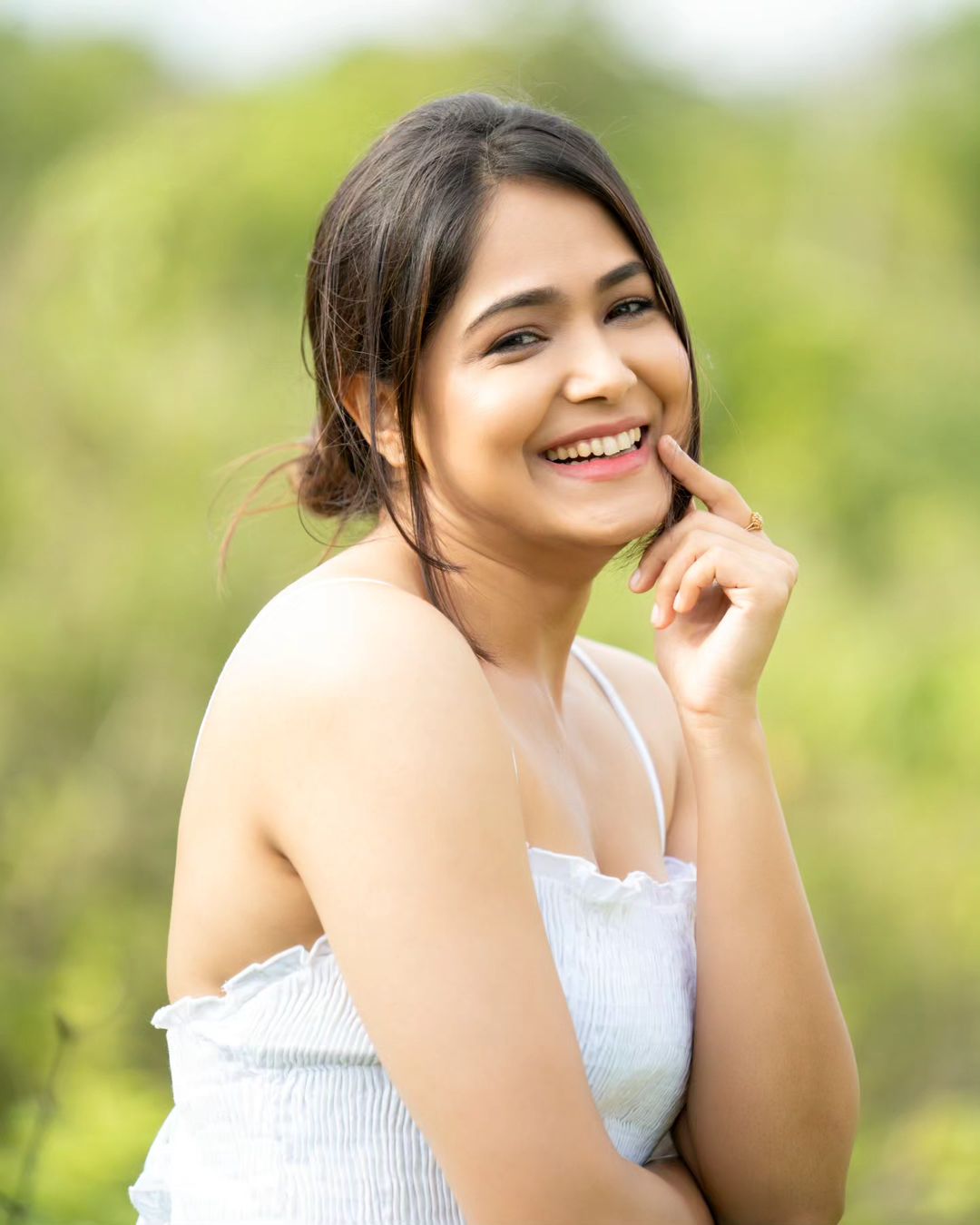 Mokshitha Pai is a popular Kannada television actress known for her roles in daily soaps like “Paaru” and 