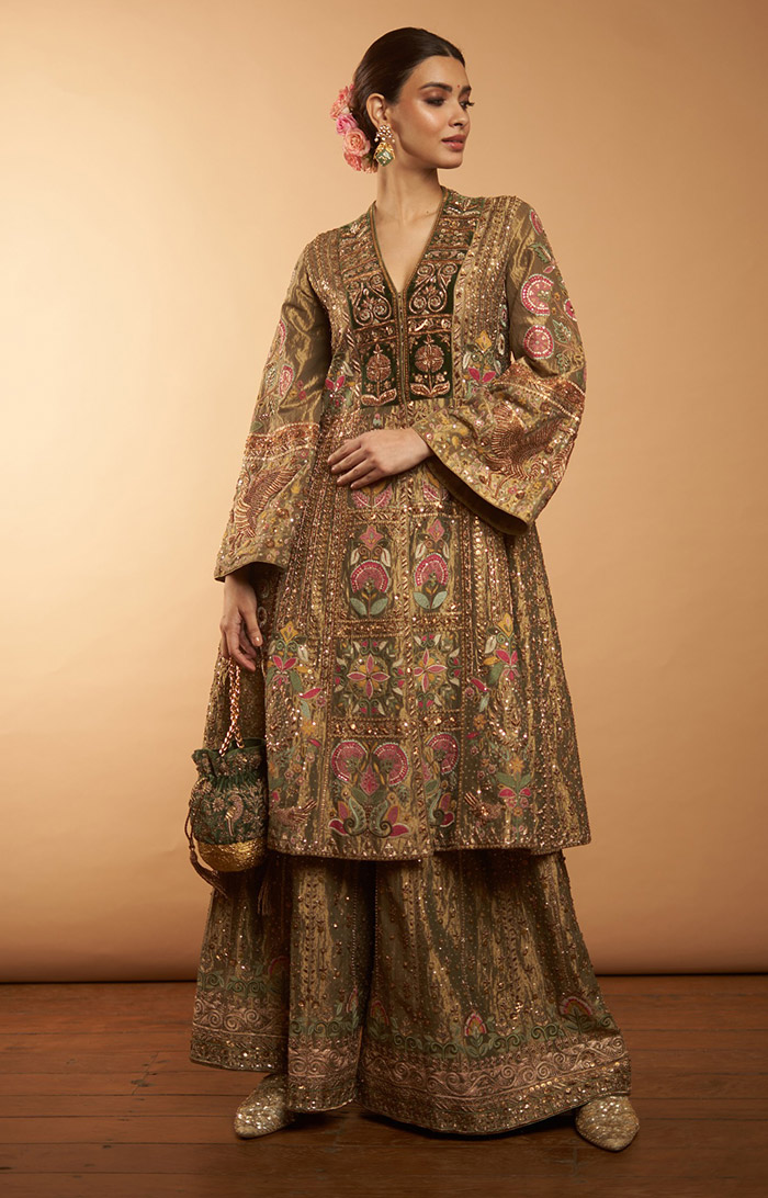 Diana Penty simply never misses when it comes to serving looks!