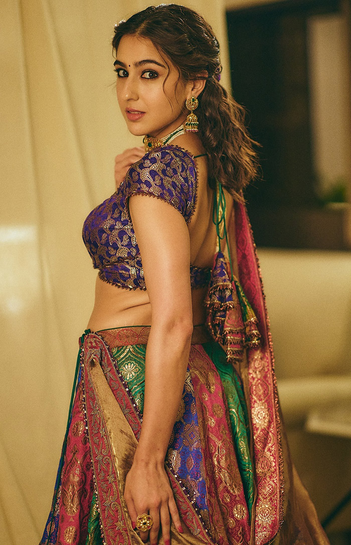 Sara Ali Khan's outfit screamed festive and elegant