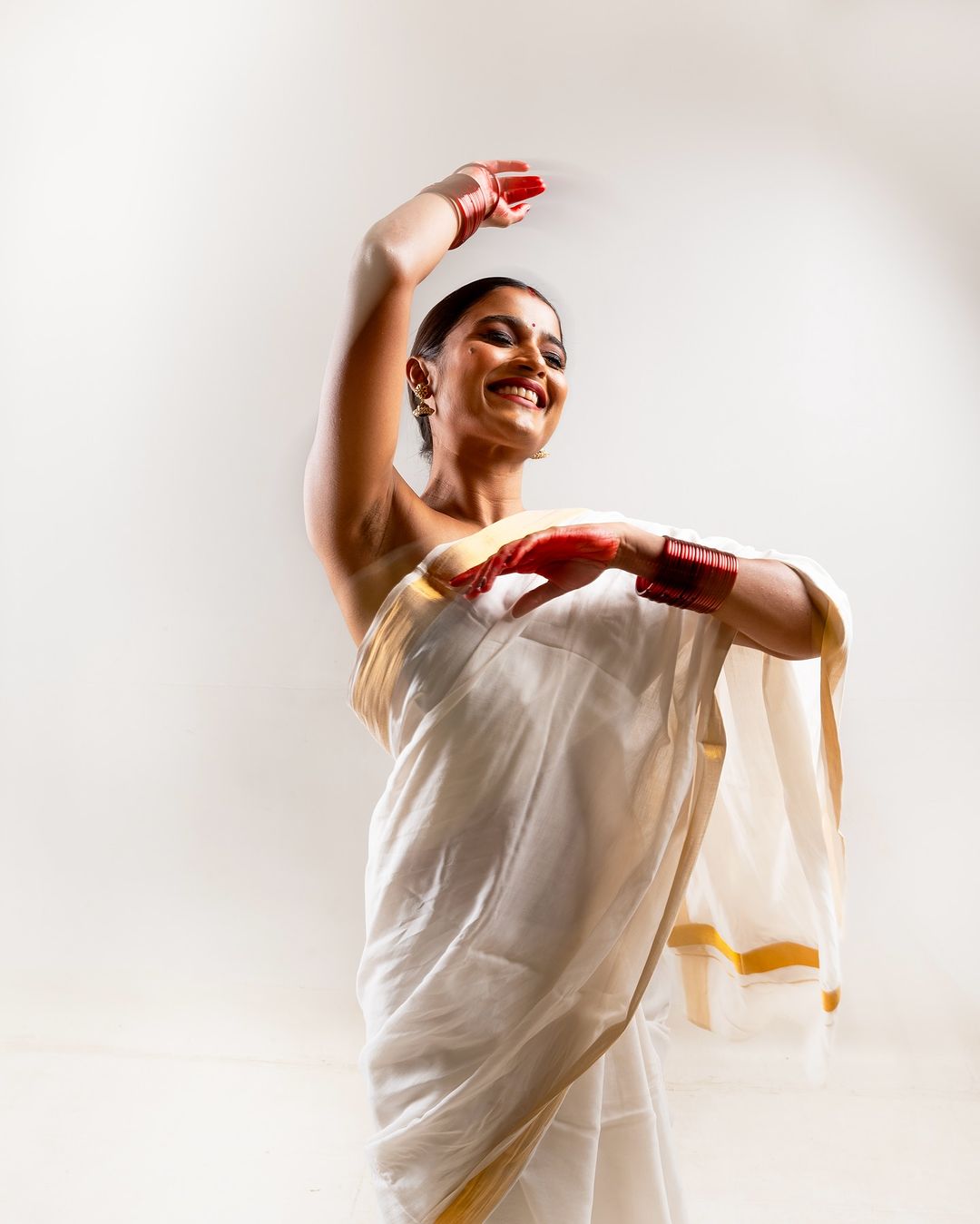 Chaithra J Achar looks stunning in a traditional white Kerala saree