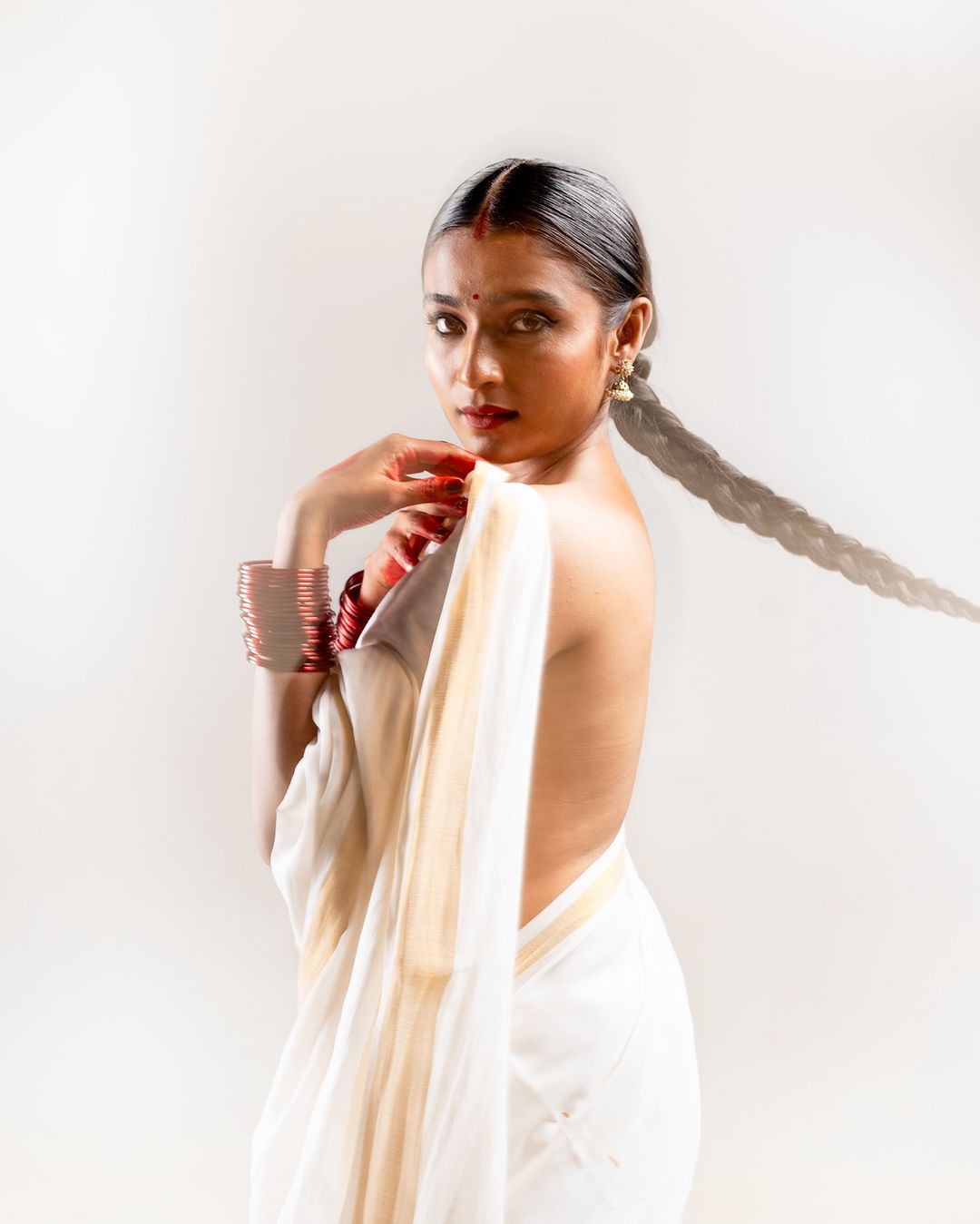 Chaithra J Achar looks stunning in a traditional white Kerala saree