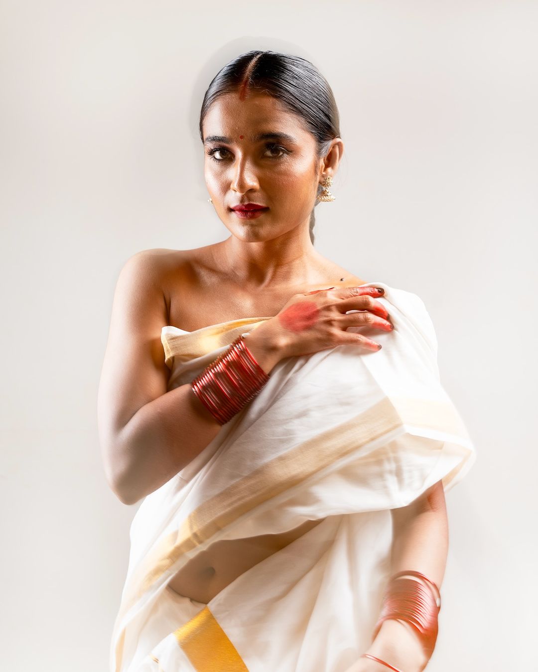 Chaithra J Achar looks stunning in a traditional white Kerala saree