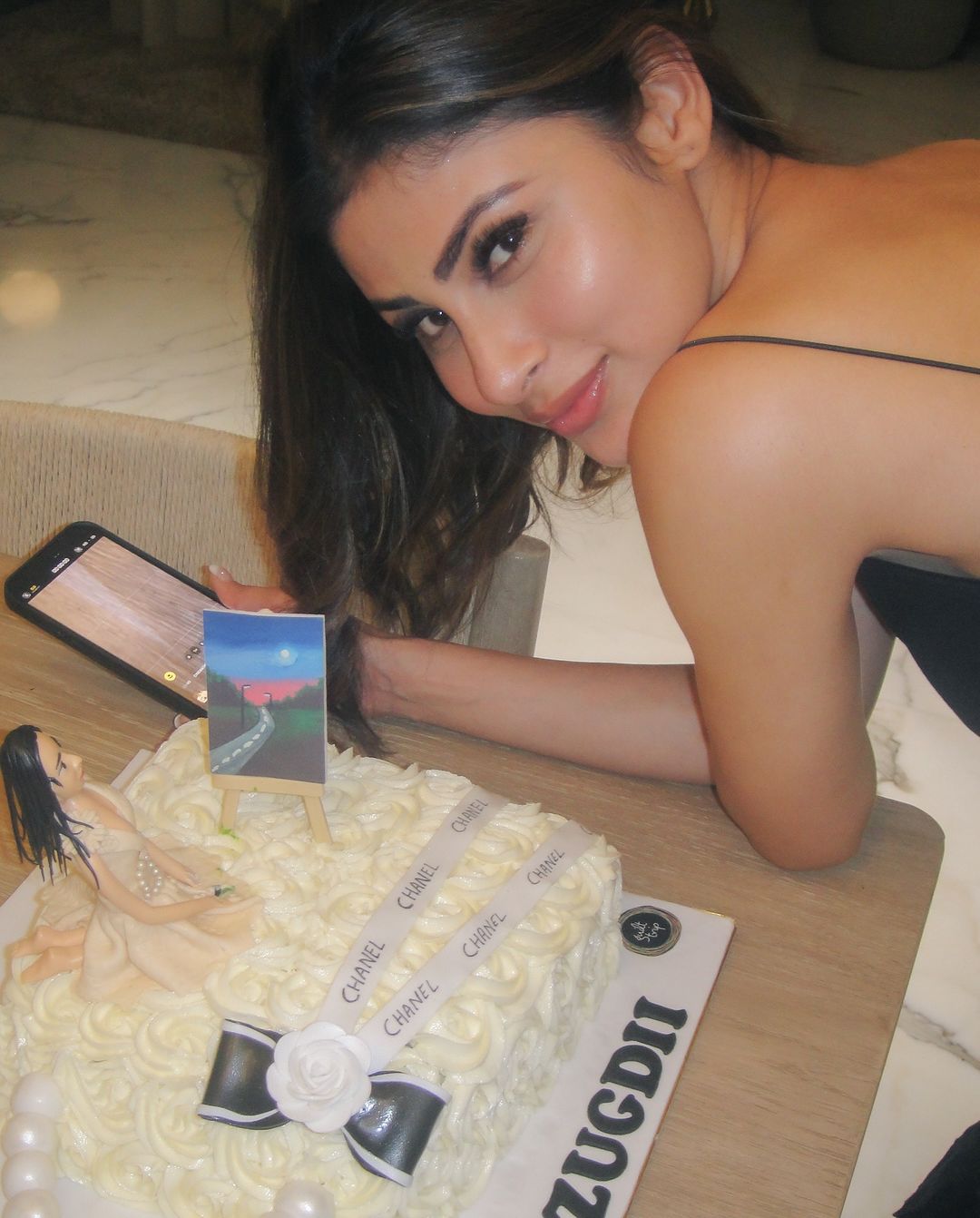 Disha Patani Birthday Wish For Mouni Roy Photos