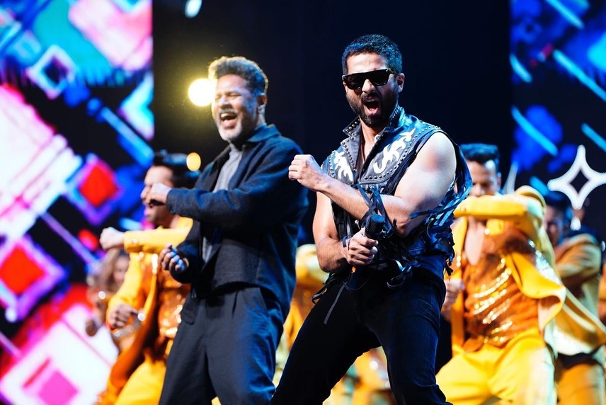 Shahid Kapoor shared the stage with the dancing legend Prabhudeva.