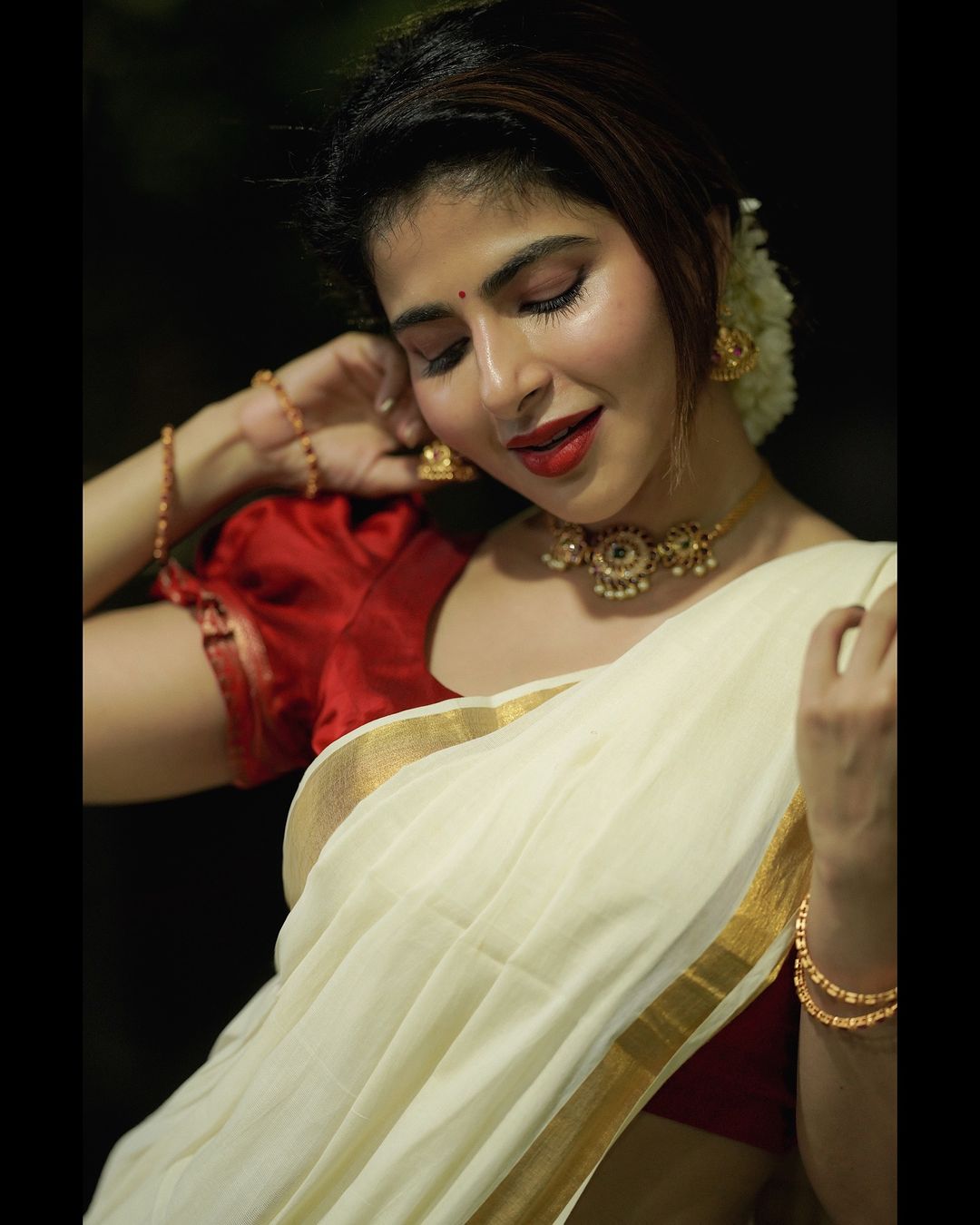 Iswarya Menon wore a classic off-white Kerala saree, which is a staple for Onam celebrations.