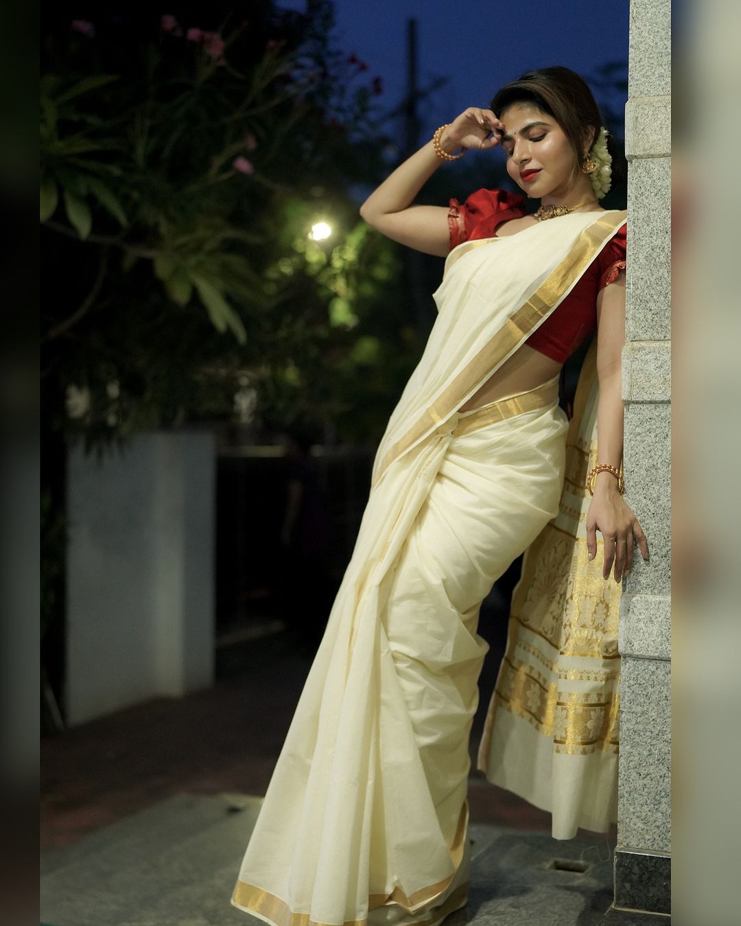 Iswarya Menon wore a classic off-white Kerala saree, which is a staple for Onam celebrations.