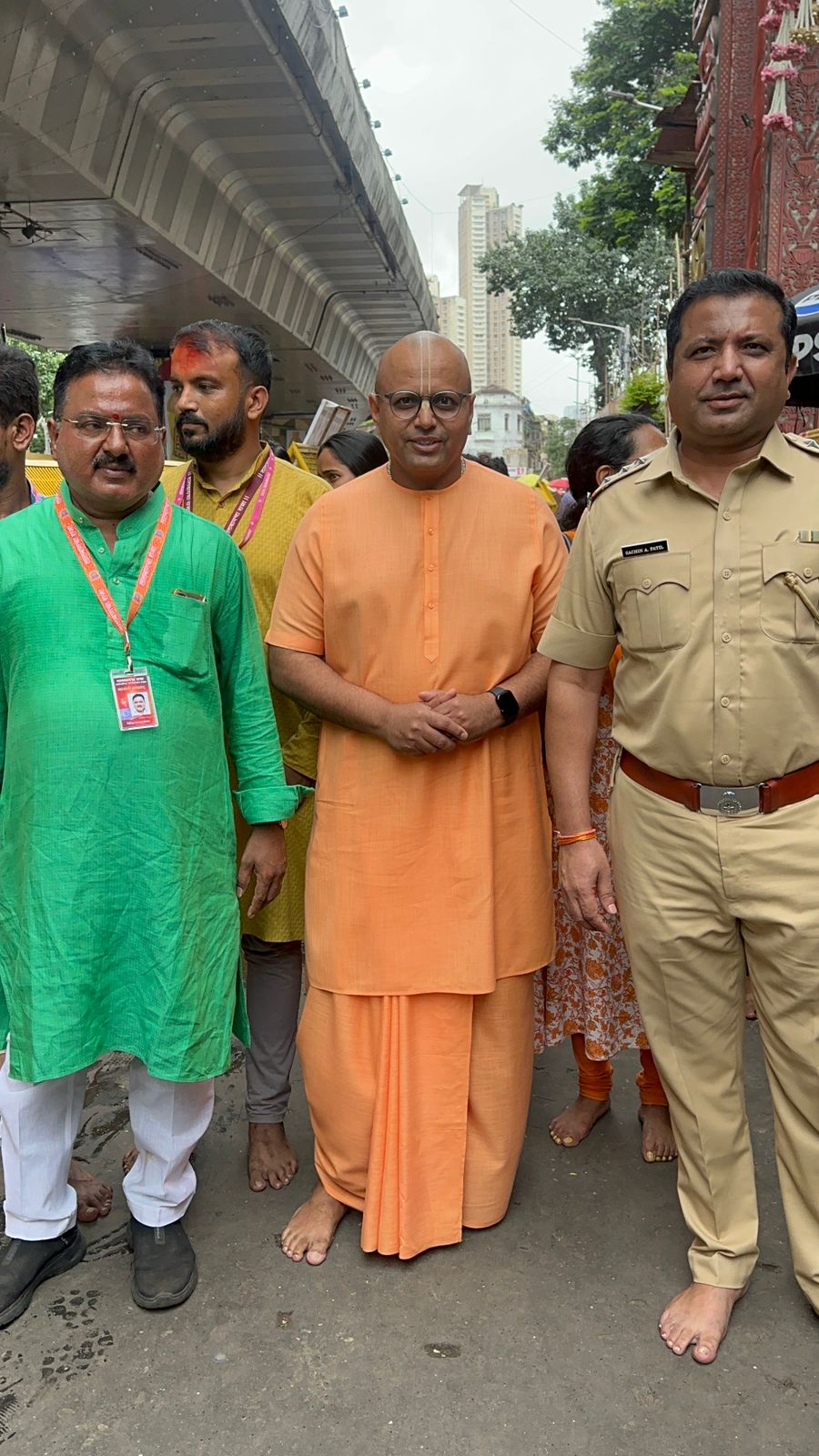 Gaur Gopal Das was spotted arriving at the Lalbaugcha Raja for darshan.