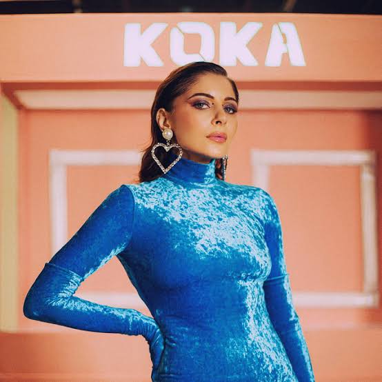 Kanika Kapoor Trolled For Her Divorce Gets Emotional People Said Ab Aunty Pop Star Banegi