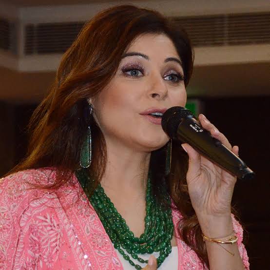 Kanika Kapoor Trolled For Her Divorce Gets Emotional People Said Ab Aunty Pop Star Banegi