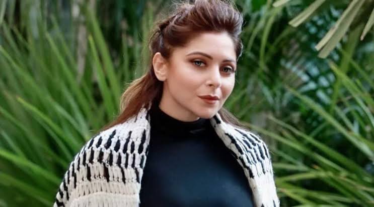 Kanika Kapoor Trolled For Her Divorce Gets Emotional People Said Ab Aunty Pop Star Banegi