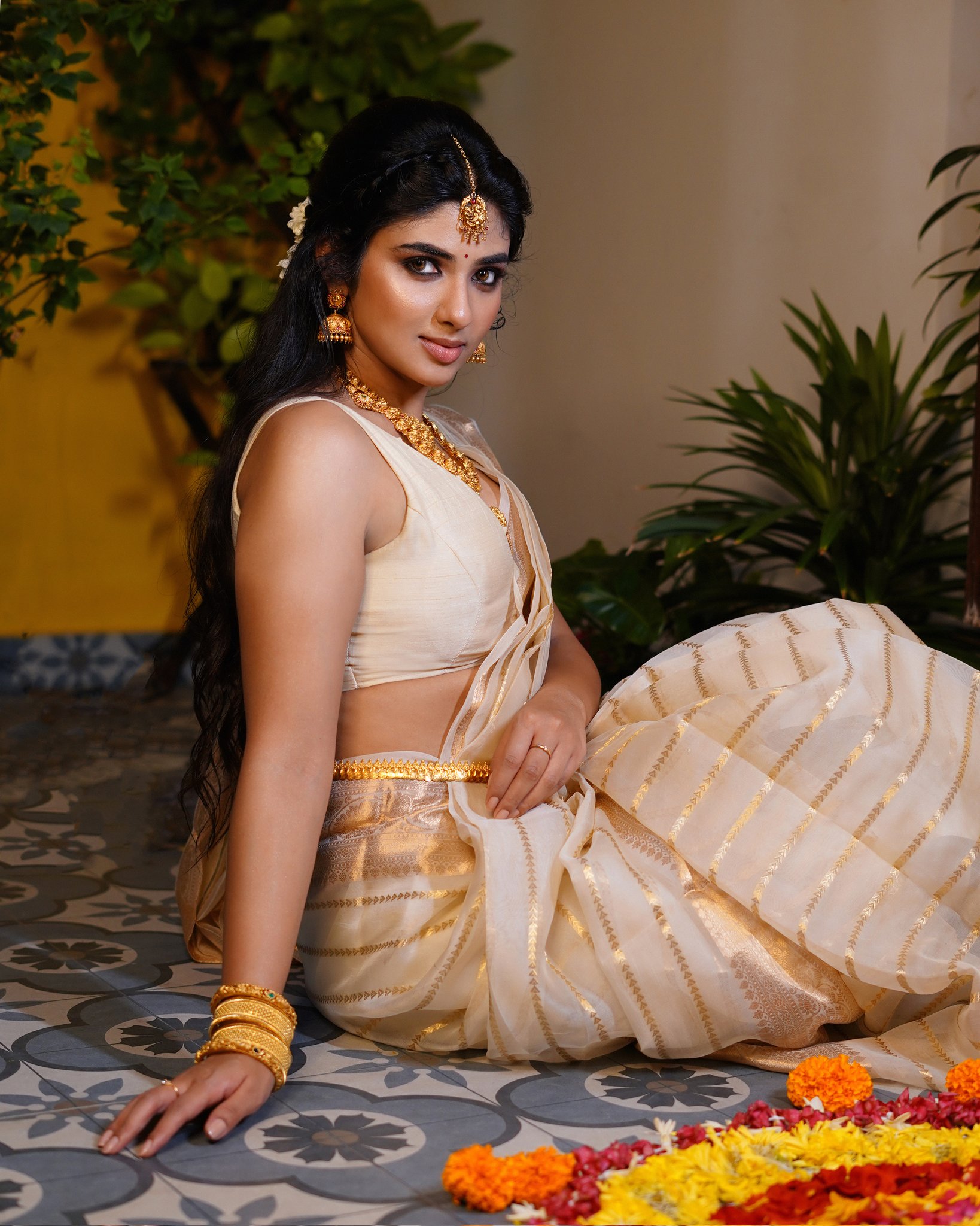 Pragya Nagra mesmerized in a resplendent Kerala saree during her Onam photoshoot.