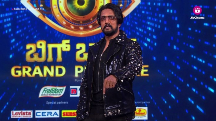 His ability to connect with the contestants and the audience