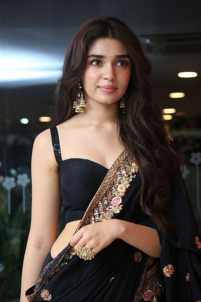 Kriti Shetty’s Appearance At ARM Movie Pre-Release Event