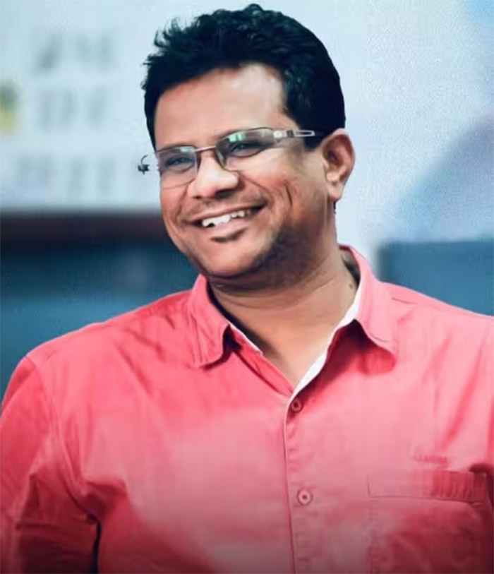 Dilli Babu passed away at the age of 50 on September 9, 2024. He had been suffering from a prolonged illness and despite undergoing treatment, he did not recover. He reportedly died at 12:30 a.m. in Chennai.