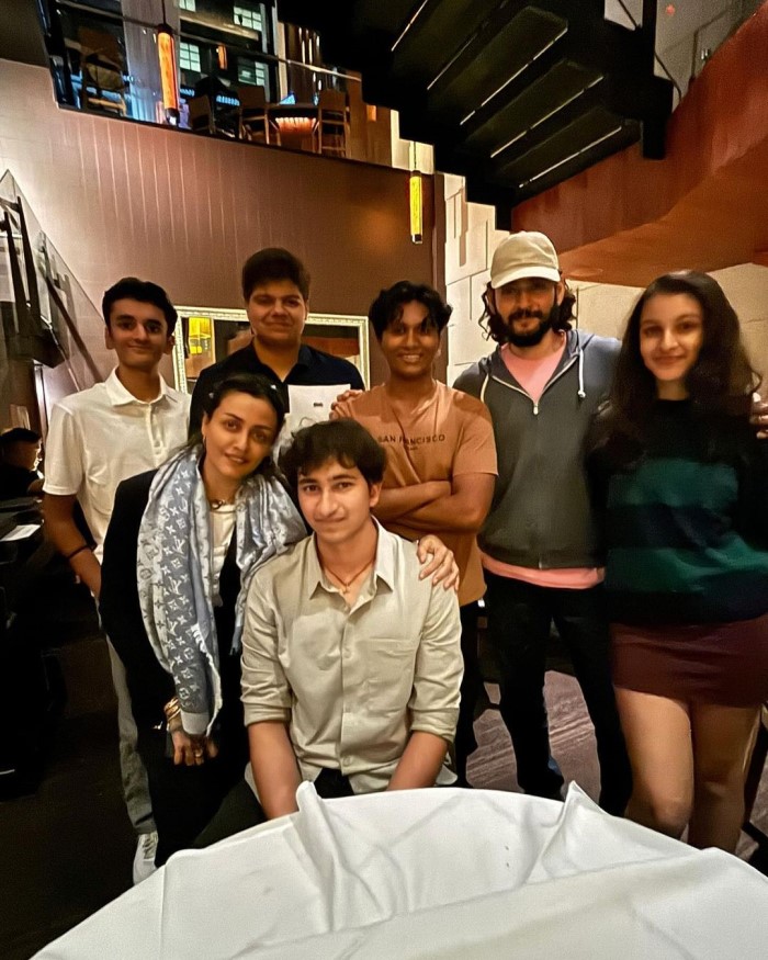 His younger sister, Sit Ghattamaneni, was also present at the intimate celebration.