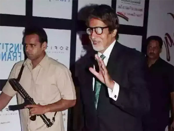 Jitendra Shinde (Amitabh Bachchan): Jitendra Shinde, who also owns a security agency, earns ₹1.5 crore per year as Amitabh Bachchan’s bodyguard.