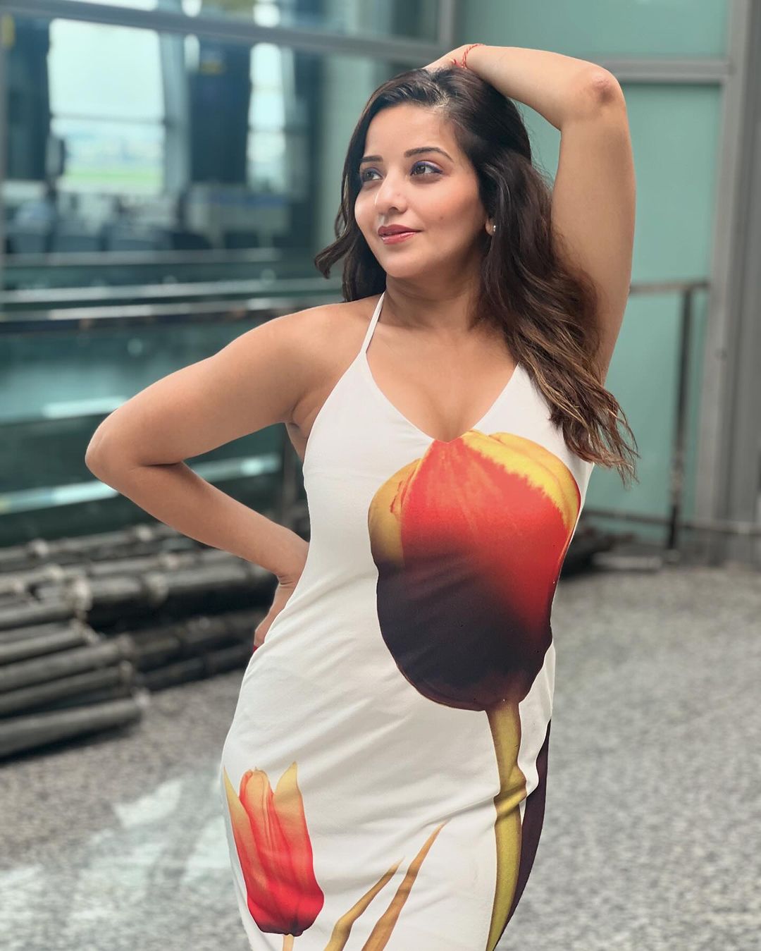 Monalisa wore a stunning floral bodycon dress