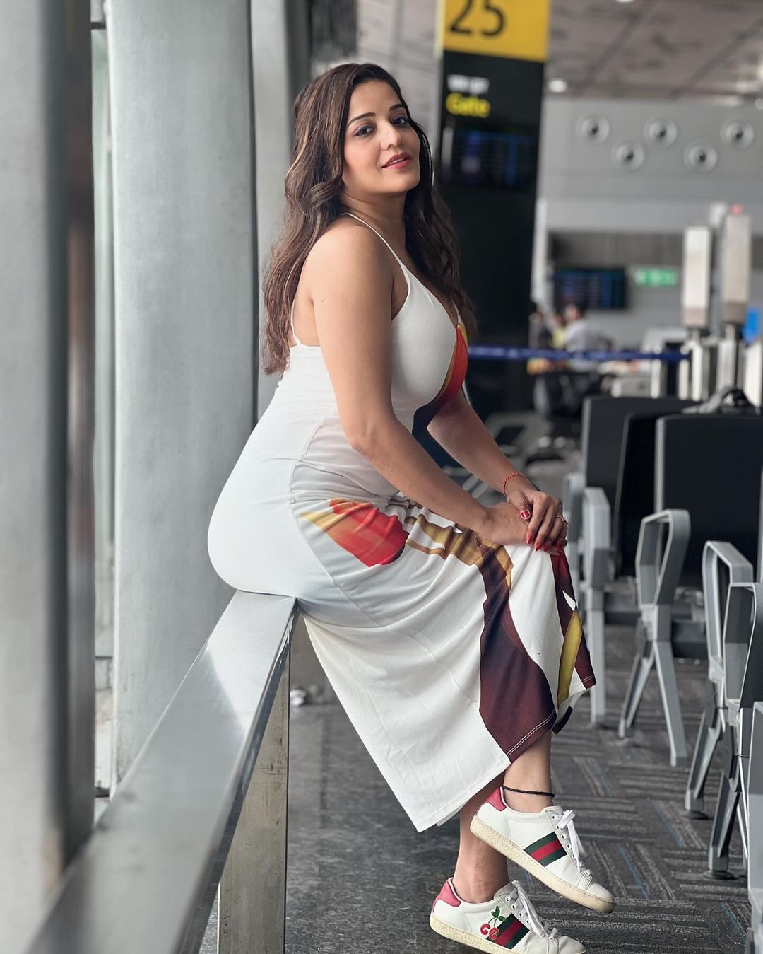 Monalisa wore a stunning floral bodycon dress