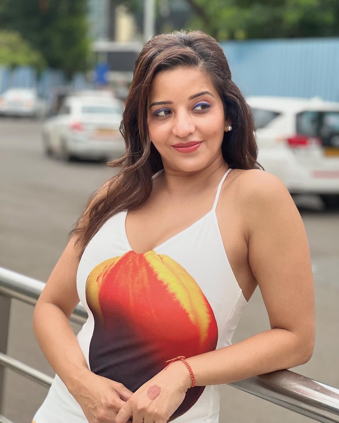 Monalisa wore a stunning floral bodycon dress