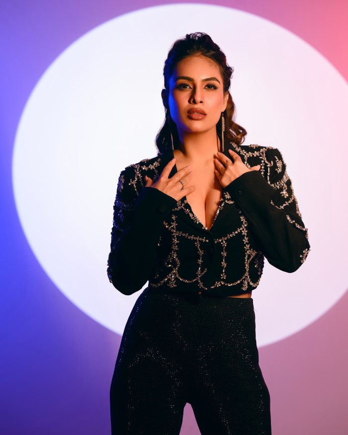 नेहा मलिक को भोजपुरी इंडस्ट्री की एक मशहूर अभिनेत्री माना जाता है और आपको बता दें कि वह खूबसूरती के चलते सुर्खियों में रहती हैं।