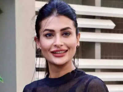 पवित्रा पुनिया टीवी की एक मशहूर अभिनेत्री है और आपको बता दें कि उन्होंने अपनी एक्टिंग के अलावा अपनी निजी जिंदगी को लेकर भी काफी ज्यादा चर्चा बटोरी है।