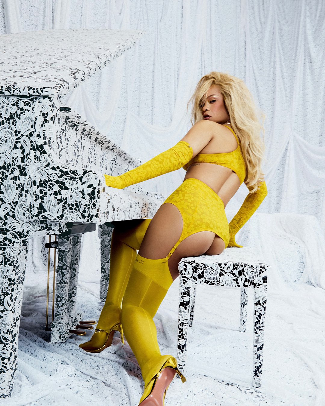 Pop Singer Rihanna Recent X Page Stunning Photos Goes Trend