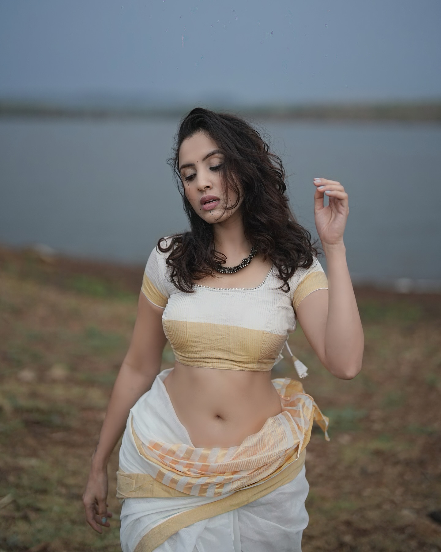 Priyanka Kholgade’s latest photoshoot in a Kerala style saree