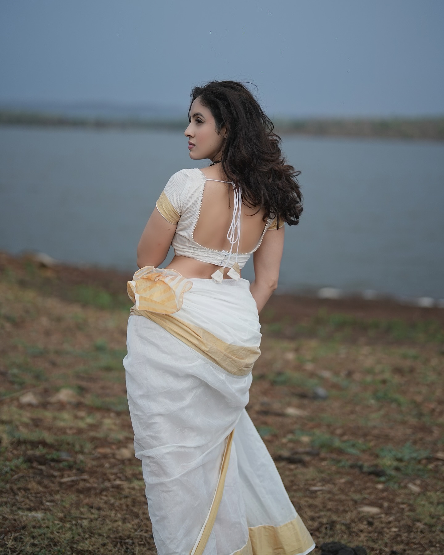 Priyanka Kholgade’s latest photoshoot in a Kerala style saree