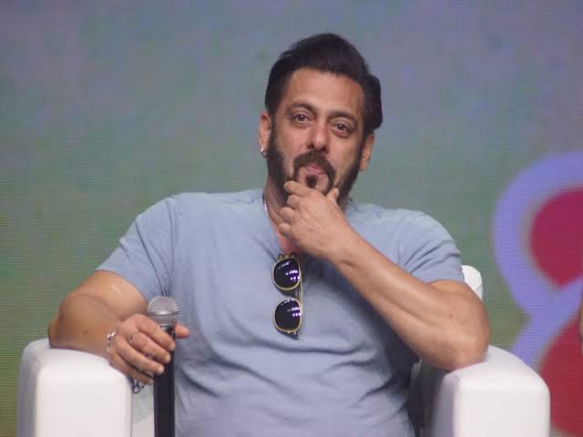 सलमान खान जल्दी ही बिग बॉस 18 के शो का पहला प्रोमो शूट करने वाले हैं। बताया तो यह भी जा रहा है कि इस शो का 5 अक्टूबर से प्रीमियर भी हो सकता है