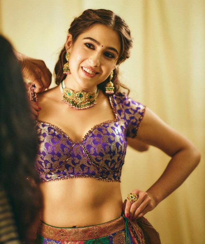 Sara's lehenga set, styled by Ami Patel, consisted of a choli, an A-line lehenga skirt, and a tissue silk dupatta.