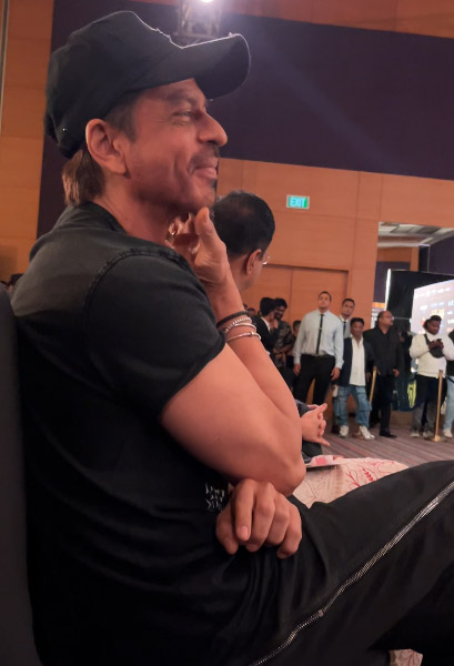 Shah Rukh Khan debuted a shorter hairstyle, cutting off his long locks, which caught everyone’s attention at the Iffa event.