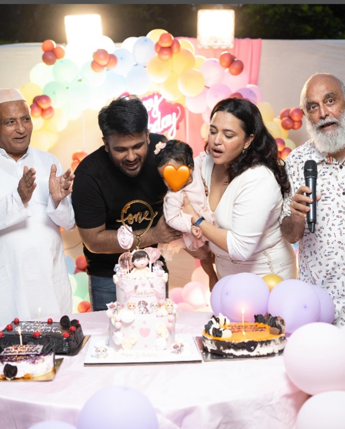 स्वरा भास्कर बॉलीवुड इंडस्ट्री की एक मशहूर अभिनेत्री है और आपको बता दें कि उन्होंने पिछले साल ही समाजवादी पार्टी के नेता फहाद अहमद के साथ में शादी कर हर किसी को हैरान कर दिया था।