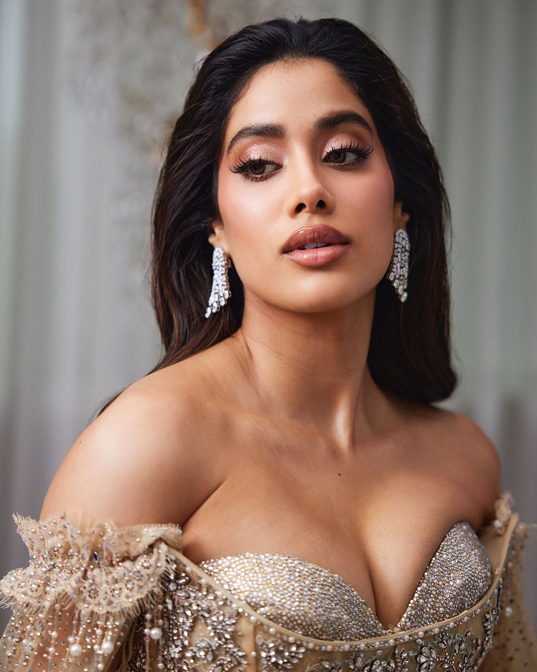 Janhvi Kapoor hot photos