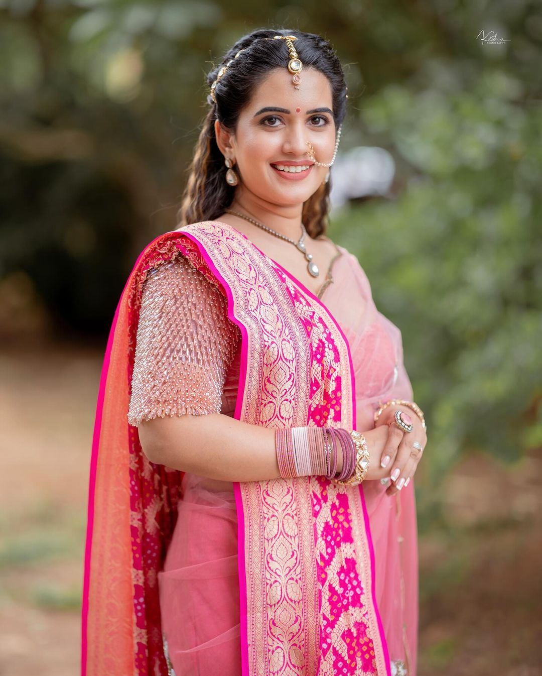 Sravanthi Chokarapu Delight's Fans With Stunning Saree Pics