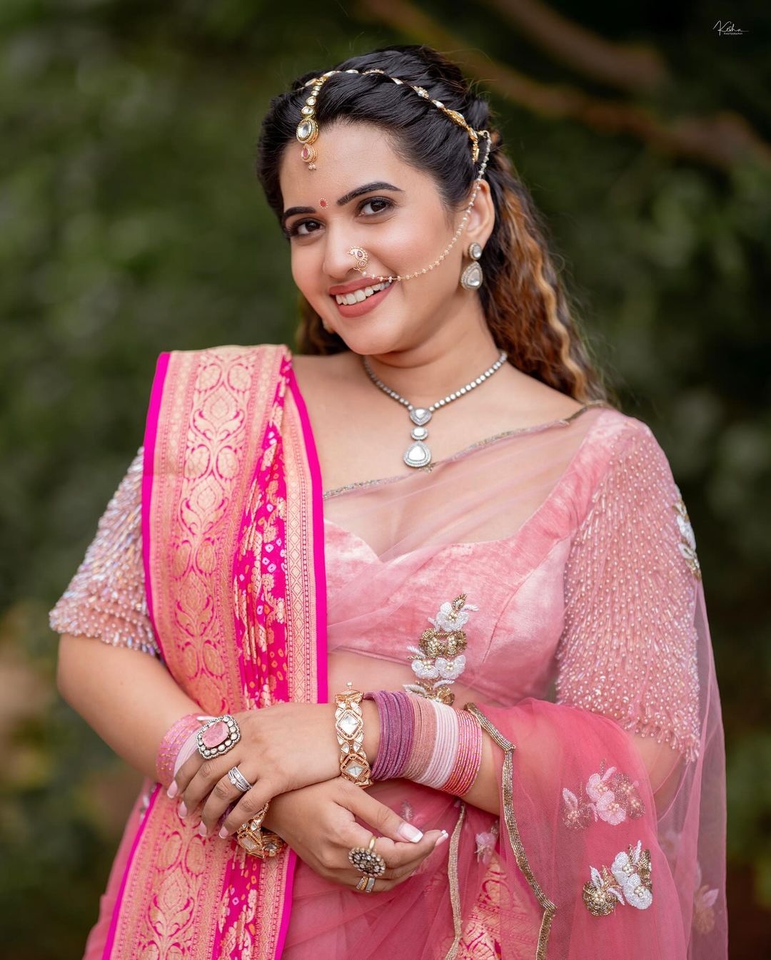 Sravanthi Chokarapu Delight's Fans With Stunning Saree Pics