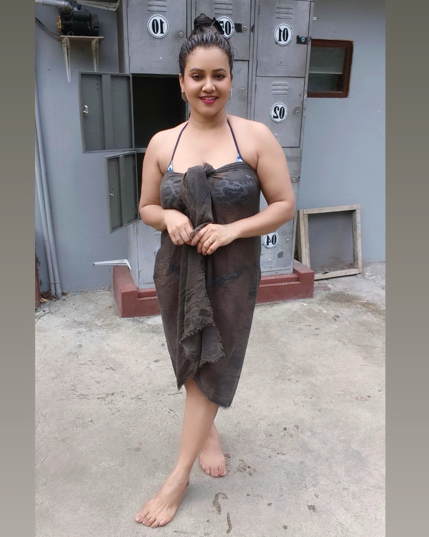 Priya Gamre is an Indian actress known for her roles in films like “Manikarnika: The Queen of Jhansi” and various Ullu web series.